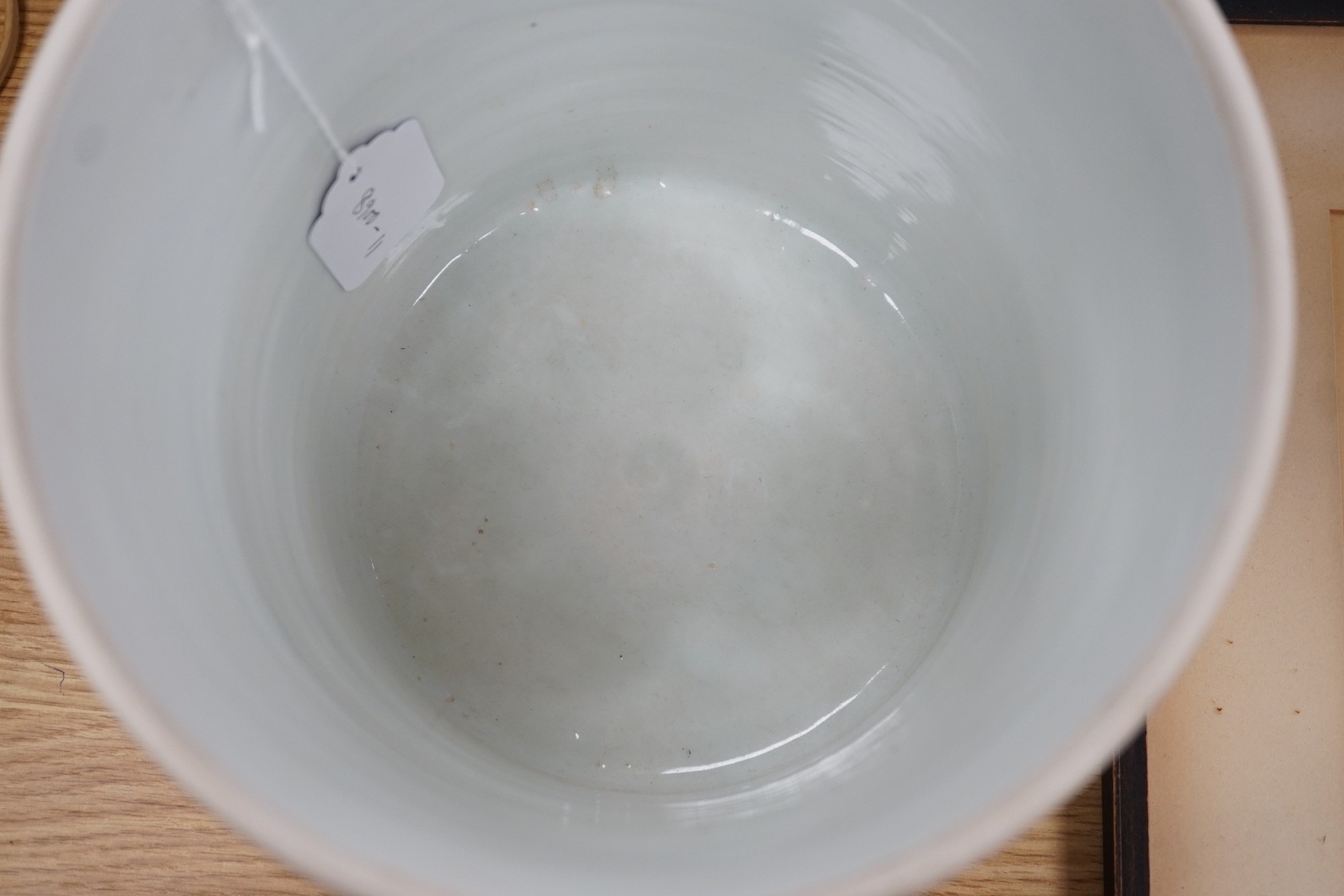 A large Chinese blue and white brushpot, 20.5 cms high